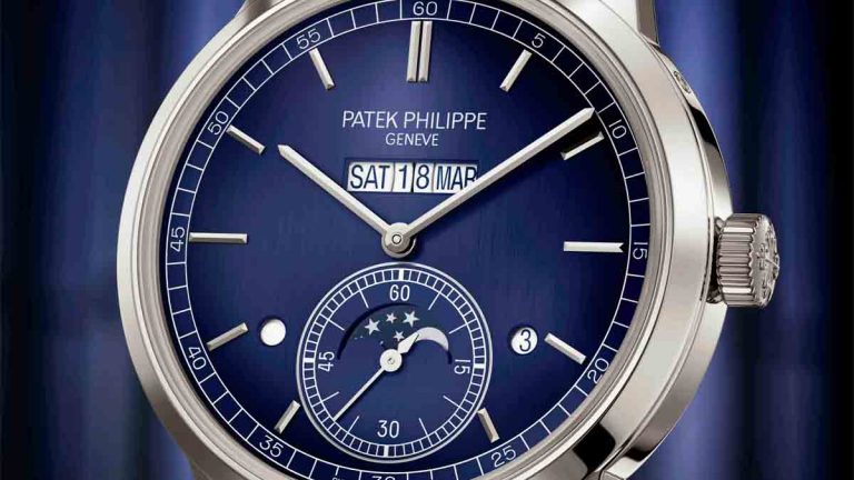 equilibrio perfecto Analizando la esfera de la Ref. 5236P-001, se puede contemplar que Patek Philippe ha creado una pieza de una fácil y rápida lectura, pero sobre todo ha ejecutado el ideal del equilibrio sobre la esfera, algo a lo que ya nos tiene acostumbrados.