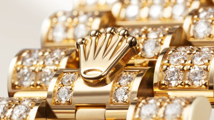 El brazalete President es uno de los elementos más llamativos del Lady-Datejust. Cuenta con un elegante cierre desplegable invisible Crownclasp e incluye insertos de cerámica. El brazalete President es uno de los elementos más llamativos del Lady-Datejust. Cuenta con un elegante cierre desplegable invisible Crownclasp e incluye insertos de cerámica.