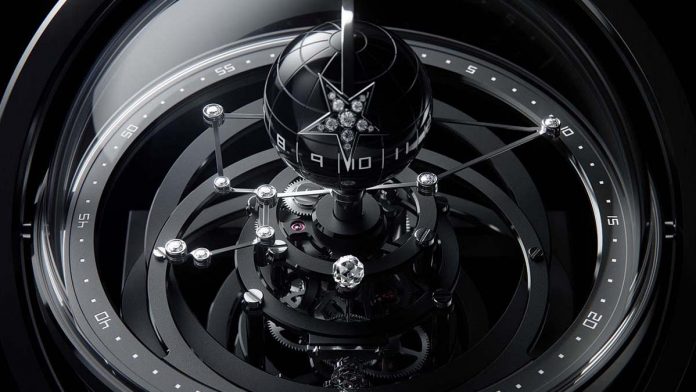 En la reciente edición de Watches & Wonders, el león, el signo astrológico de Gabrielle Chanel, y el reloj de sobremesa se vuelven a aunar en el Astroclock Lion.