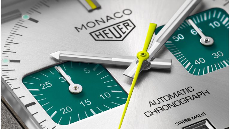 El nuevo reloj de lujo Monaco Chronograph Racing Green es una celebración de los coches de carreras y sus icónicas libreas
