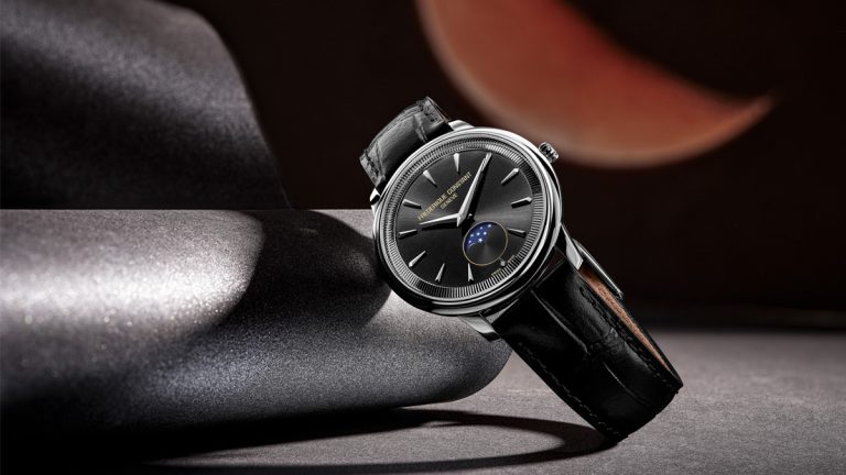 El nuevo y lujoso reloj Classics Moneta Moonphase toma su nombre del bisel con la forma del bisel estriado de las monedas.