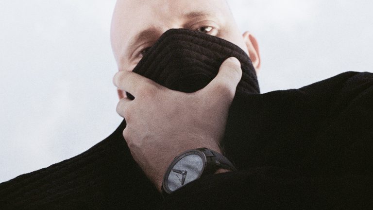 Ulysse Nardin y el diseñador de moda Amoureuxpeintre crean el nuevo y artístico reloj Blast