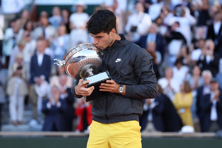 Alcaraz conquista su primer título individual de Roland-Garros con su Rolex Daytona
