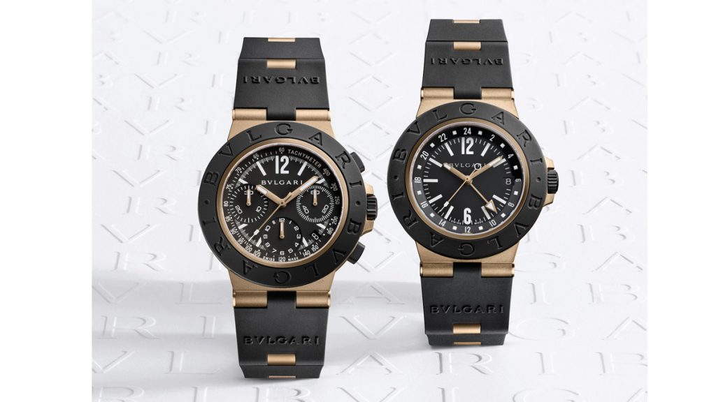 Bvlgari Bronzo GMT y Bvlgari Bronzo Chronograph. Dos complicaciones, dos formas de entender la información horaria. Mientras el GMT está destinado a los viajeros; el cronógrafo pone su mirada en los apasionados de la precisión y el ritmo. Ambos, por supuesto, aparecen impregnados del estilo italiano, de ese legado y savoir-faire relojero que atesora la compañía.