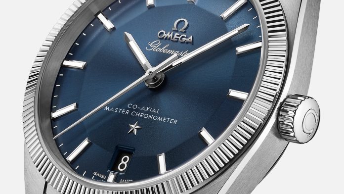 1. OMEGA Globemaster OMEGA celebra diez años de la certificación Master Chronometer, un sello que redefine la precisión suiza y consolida su legado de innovación en la alta relojería.