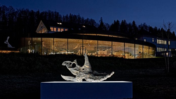 Adrián Villar Rojas en el Valle de Joux Adrián Villar Rojas en el Valle de Joux: Arte, Tiempo y Tradición Relojera con Audemars Piguet