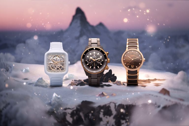 Rado da la bienvenida a la Navidad con una propuesta que invita a redescubrir el tiempo a través de tres de sus modelos más emblemáticos: True Square Open Heart, Captain Cook High-Tech Ceramic Chronograph y Centrix Diamonds. Cada uno representa los valores que definen a la marca: materiales de vanguardia, diseño atemporal y la búsqueda constante de la perfección técnica. True Square Open Heart: pureza y sofisticación El Rado True Square Open Heart captura la esencia del invierno con su caja monobloque de cerámica blanca de alta tecnología. Su esfera rodiada con acabado granulado, decorada con 12 diamantes Top Wesselton, refleja la luz como el polvo de nieve. El diseño abierto permite admirar su movimiento automático calibre R734, símbolo del pulso y la precisión que caracterizan a los relojes automáticos suizos de Rado. Captain Cook High-Tech Ceramic Chronograph: espíritu aventurero El Captain Cook High-Tech Ceramic Chronograph combina fuerza, precisión y estilo en una pieza de carácter deportivo. Su caja de cerámica negra mate con detalles en PVD oro rosa encierra el calibre automático R801, con 59 horas de reserva de marcha y resistencia al agua de 300 metros. Un reloj suizo pensado para quienes buscan un diseño contemporáneo con la fiabilidad de la relojería de alta gama. Centrix Diamonds: elegancia atemporal El Rado Centrix Diamonds es la definición del lujo discreto. Su caja de acero inoxidable con PVD oro rosa, bisel con 60 diamantes Top Wesselton y esfera de nácar marrón con 11 diamantes adicionales lo convierten en una joya de precisión. Su movimiento automático R763, con 80 horas de reserva de marcha, garantiza rendimiento y elegancia en cada segundo. Rado: el arte de medir el tiempo En cada creación, Rado combina la precisión suiza con la innovación técnica para crear relojes diseñados para perdurar. Esta colección celebra la magia del tiempo y el valor de los momentos que trascienden generaciones. Porque el verdadero lujo no se mide en segundos, sino en experiencias que perduran.