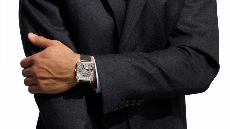 Bell & Ross presenta el BR-X3 Micro-Rotor, un reloj de alta relojería con arquitectura integrada y microrrotor que redefine el diseño mecánico contemporáneo.
