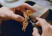 Audemars Piguet Atelier des Établisseurs: el renacer del établissage en la Alta Relojería contemporánea Audemars Piguet presenta Atelier des Établisseurs: relojes de Alta Relojería en edición limitada que fusionan savoir-faire, artesanía y diseño contemporáneo.