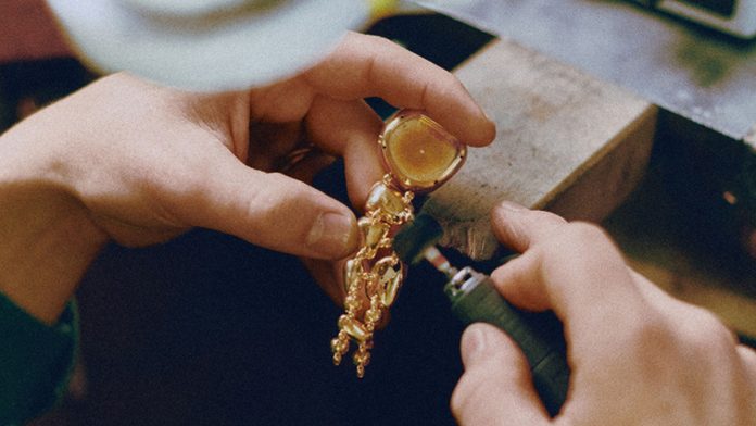 Audemars Piguet presenta Atelier des Établisseurs: relojes de Alta Relojería en edición limitada que fusionan savoir-faire, artesanía y diseño contemporáneo.